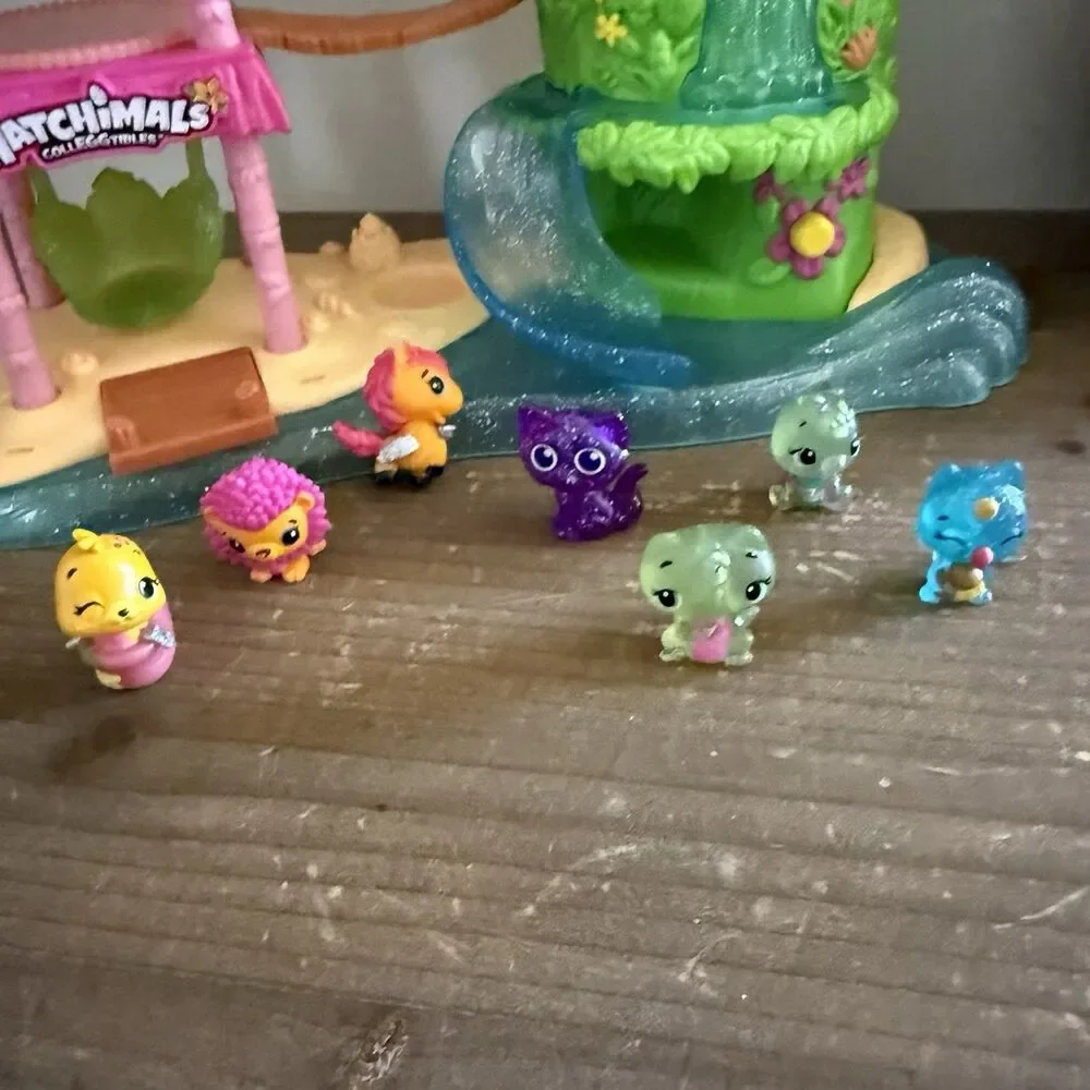Hatchimals CollEGGtibles TROPICAL PARTY Playset Figures & Crystal Canyon Secret